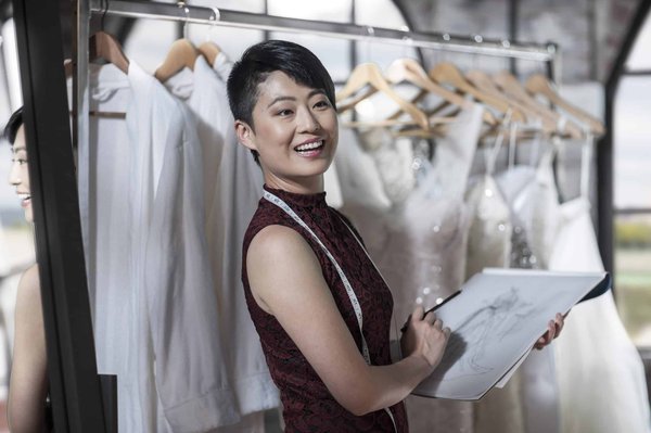 Quel est le rôle d'une créatrice de robes de mariée dans le Vaucluse ?