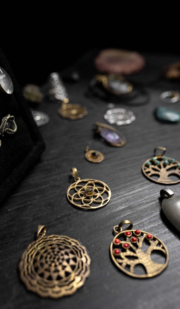 Quels sont les avantages d'un collier arbre de vie prénom  personnalisable ?