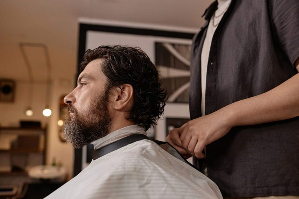 Perfection capillaire: Soins haut de gamme pour cheveux et barbe