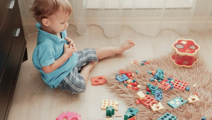 Jeux Montessori pour un enfant de 2 ans : les critères d’achat à retenir